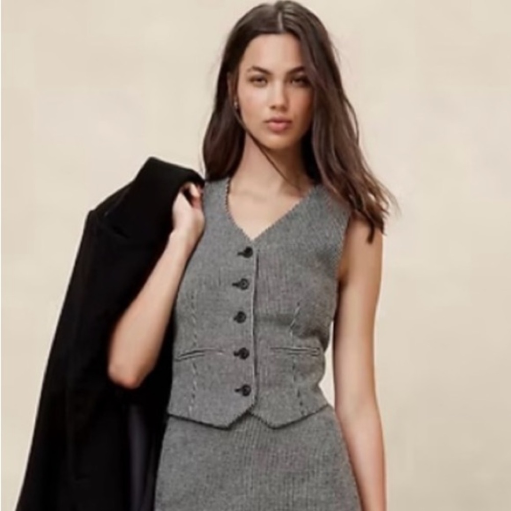 Banana Republic Women’s Wool-Blend Vest - Picture 3 of 12